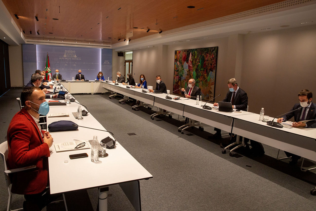 Una reunión anterior del LABI institucional. Foto: EFE