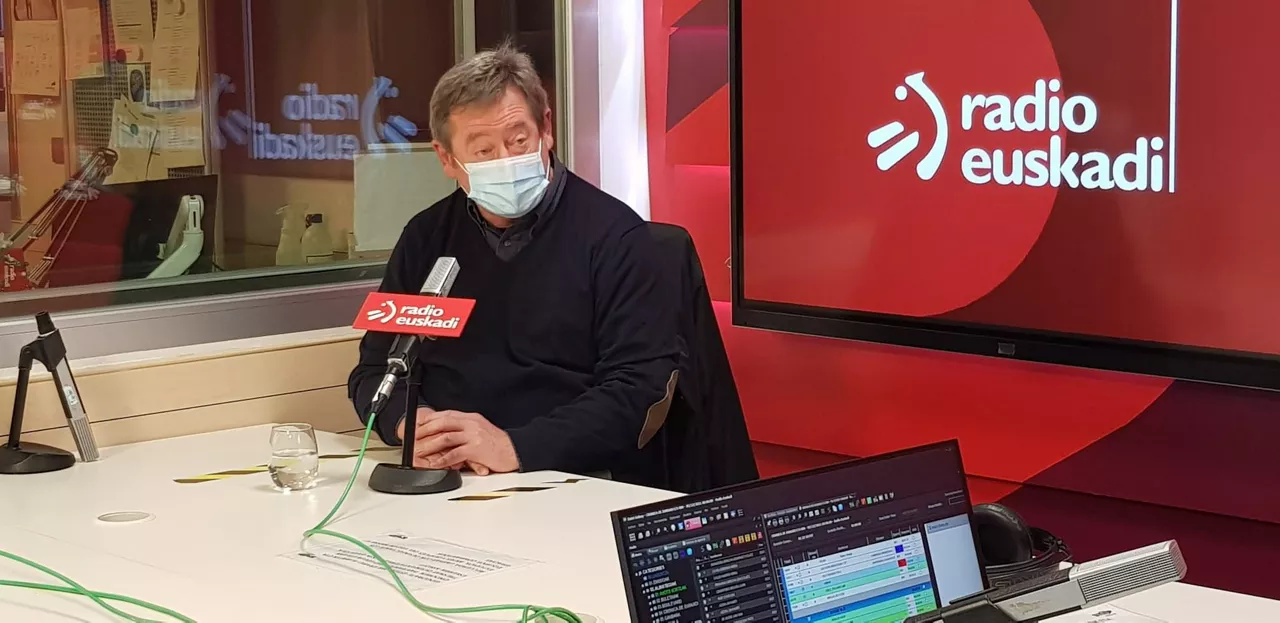 Bingen Zupiria, portavoz del Gobierno Vasco, en Radio Euskadi. Foto: EITB Media.