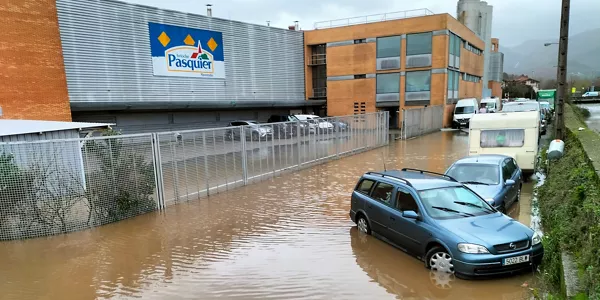El Bidasoa ha provocado inundaciones en Irun. Foto: Juncal Abad 