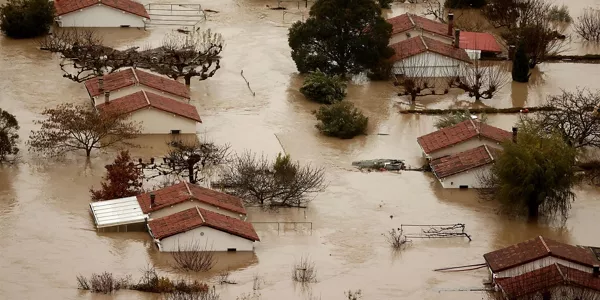 El Arga provoca inundaciones en Huarte. Foto: EFE