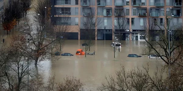El Arga provoca inundaciones en Pamplona. Foto: EFE