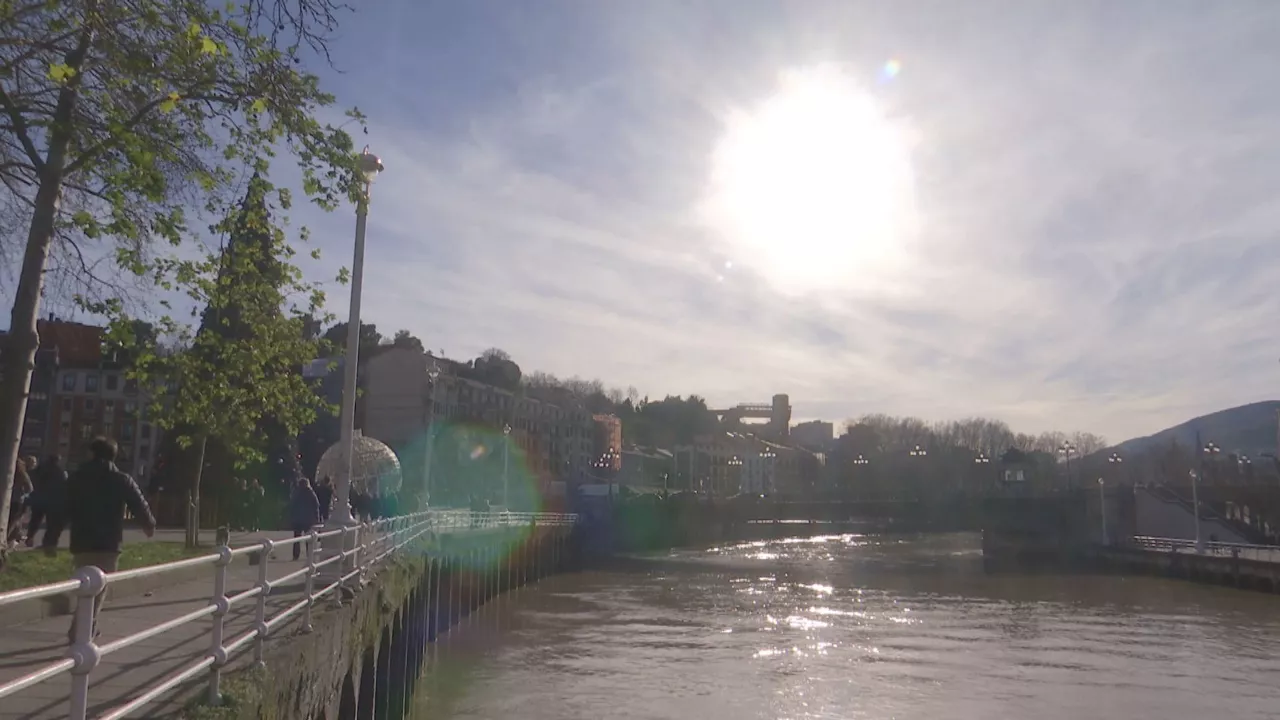 Ría de Bilbao, un día soleado. Foto de archivo de EITB.