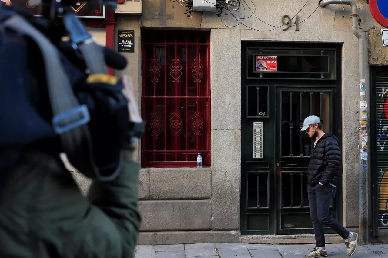 Portal donde han encontrado a la menor y al padre fallecidos.