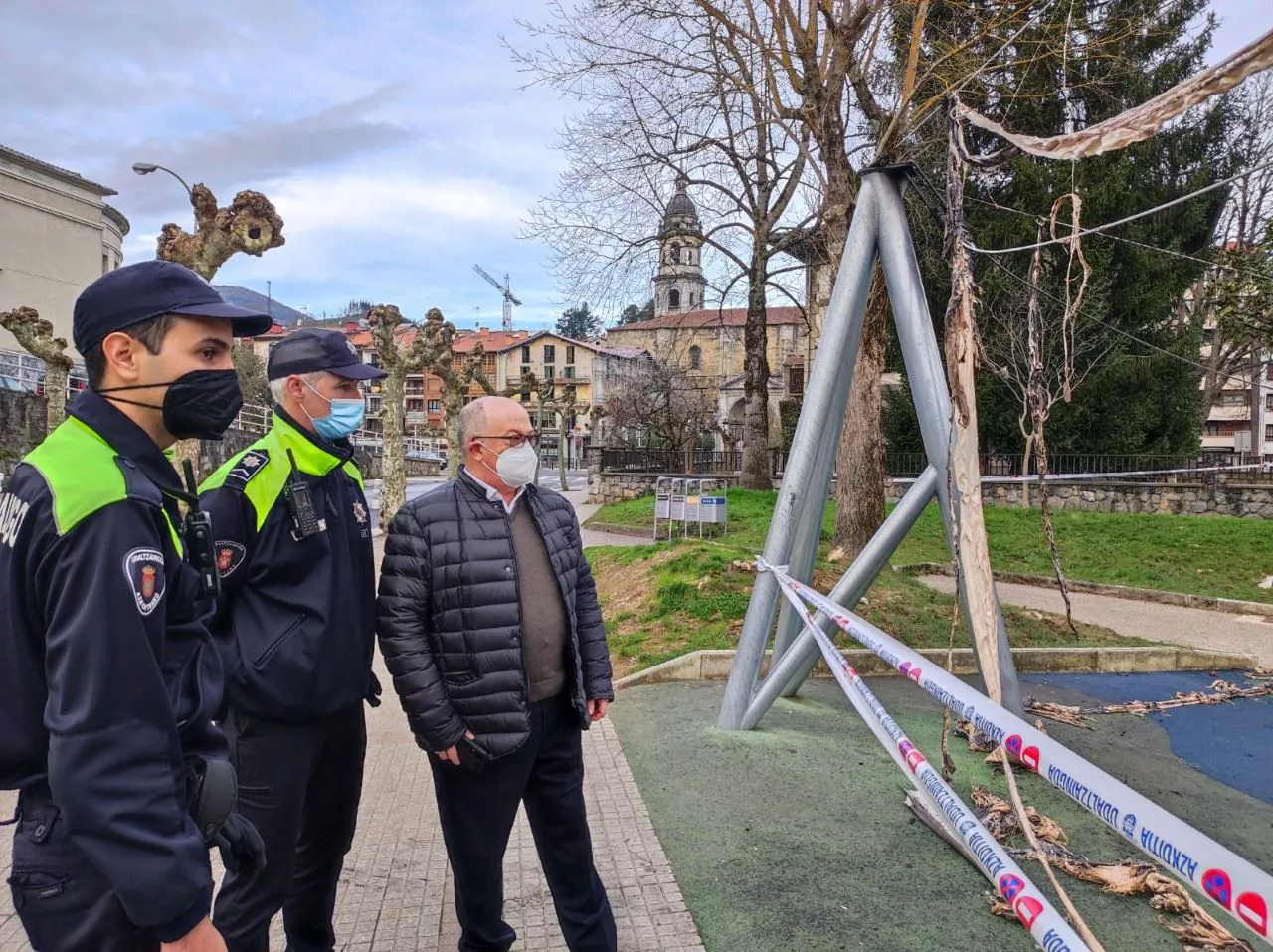 El parque ha quedado calcinado por las llamas. Foto: Ayuntamiento de Azkoitia
