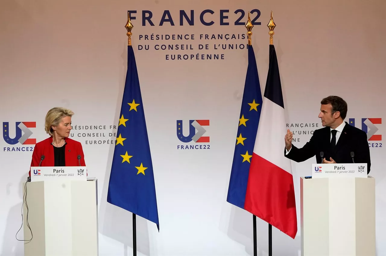 Von der Leyen y Macron, en rueda de prensa. Foto: EFE