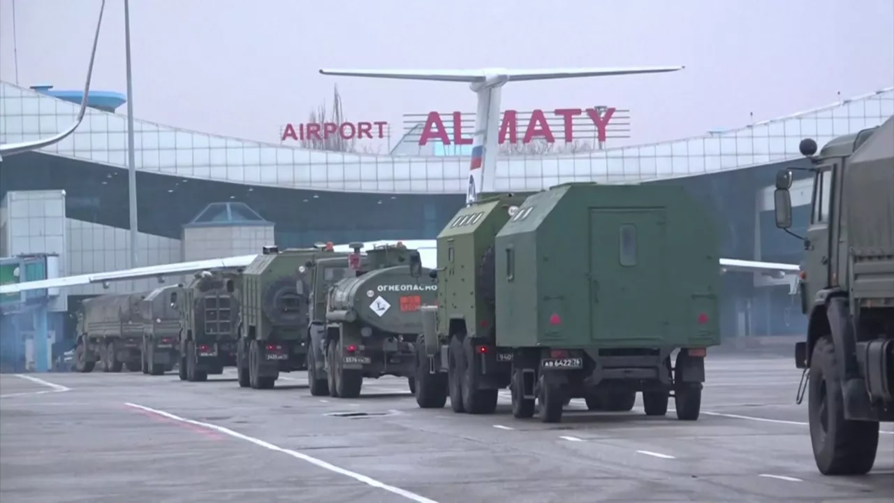 Tropa errusiarrak Almaty-ko aireportuan