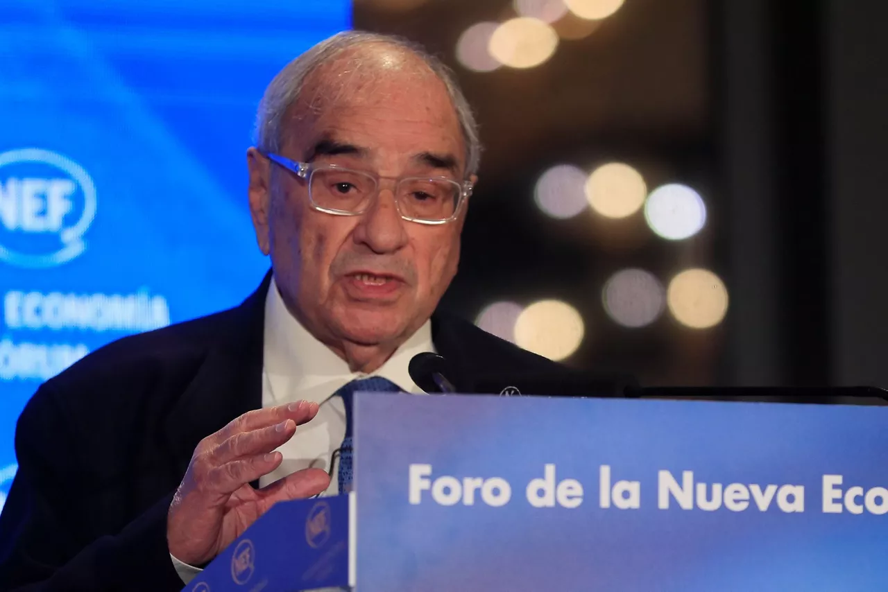 El ex ministro del Interior, Martin Villa, interviene en el desayuno informativo del Fórum Europa