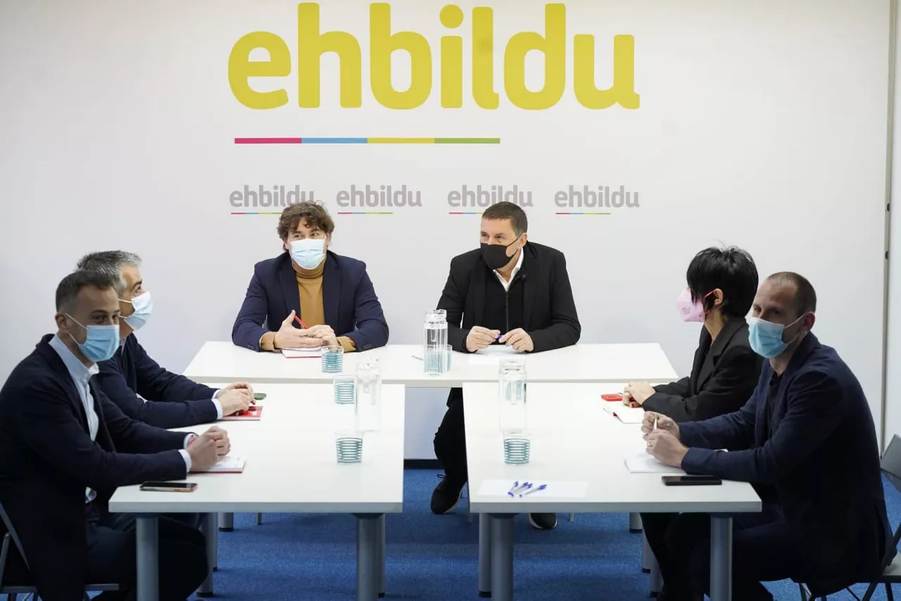 Reunión en la sede de EH Bildu con el PSE-EE