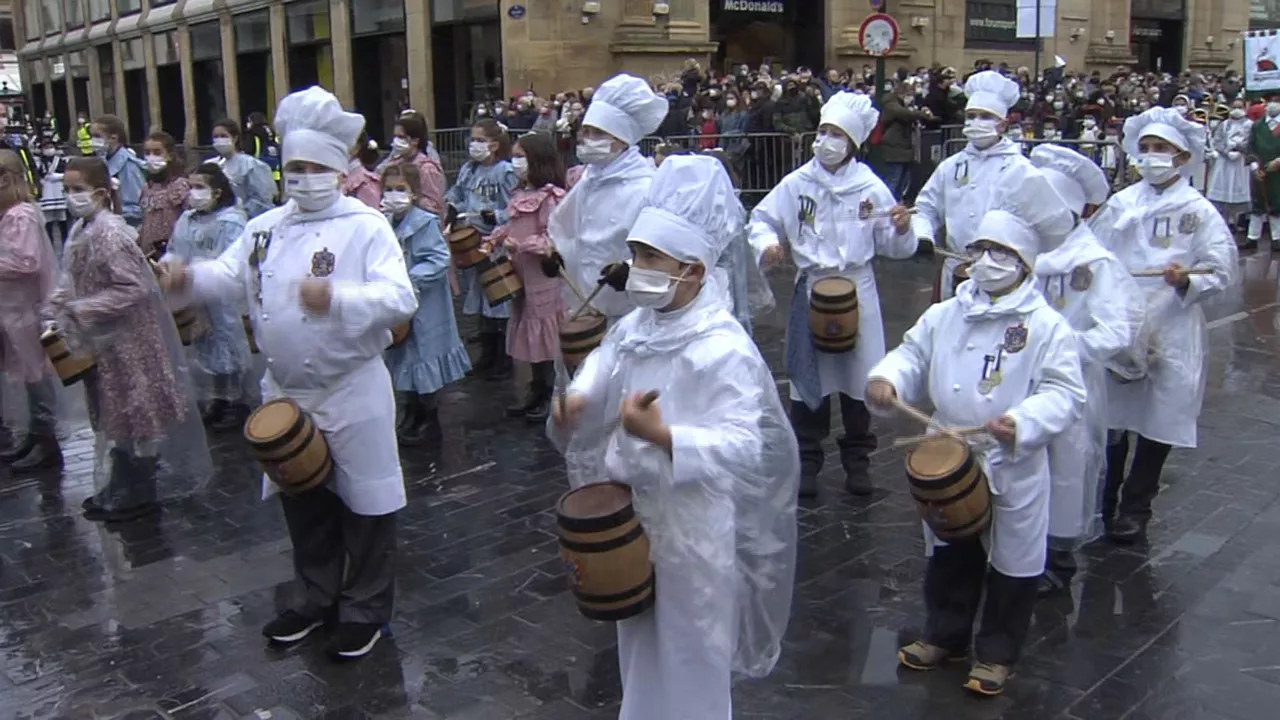 Tamborrada infantil. Imagen obtenida de un vídeo de EITB Media.