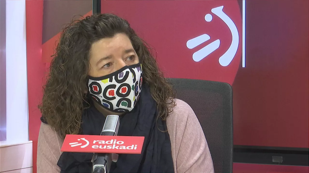 Loli Garcia, secretaria general de CCOO, hoy en Radio Euskadi. Foto: EITB Media.