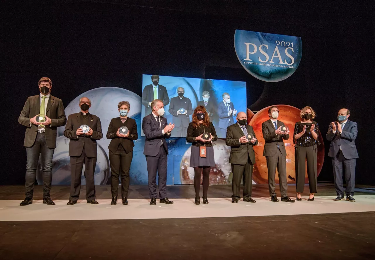 Galardonados de los Premios Sabino Arana de 2022. Foto: EFE