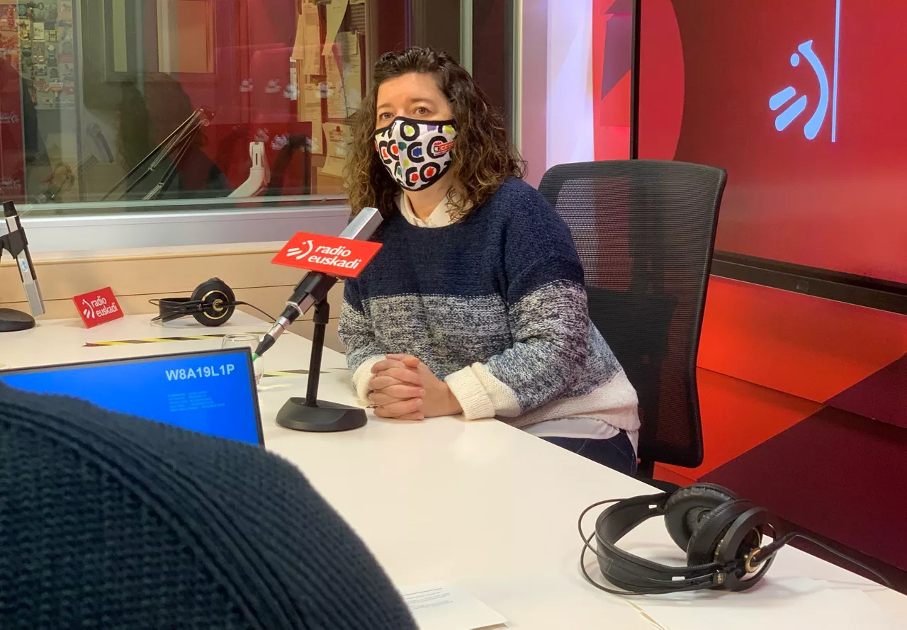 La secretaria general de CCOO Euskadi, Loli García, en Radio Euskadi