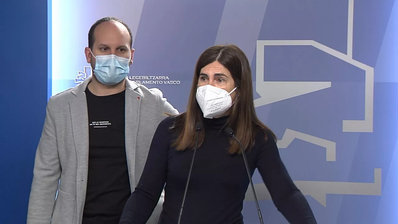 Iñigo Martinez eta Miren Gorrotxategi. EITB Mediaren bideo batetik aterako irudia.