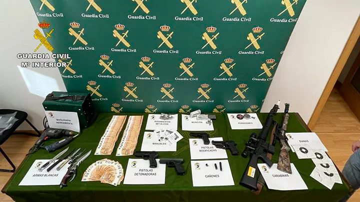 Detenidas tres personas, dos de ellas en Navarra, por fabricación ilegal de explosivos y tráfico de armas