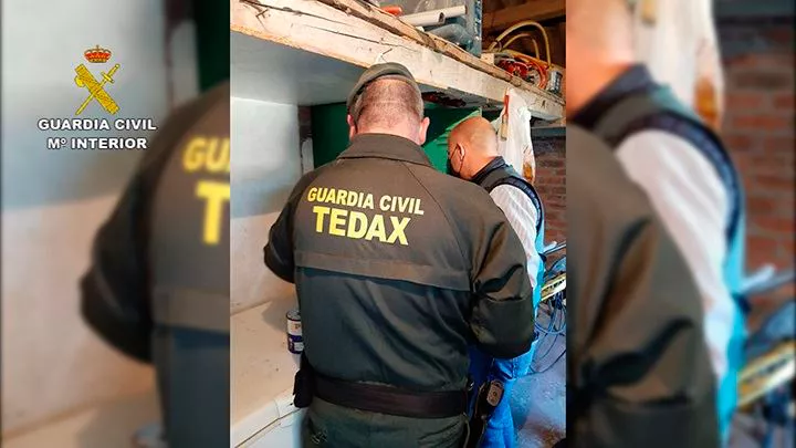 La Guardia Civil registra los domicilios de los detenidos
