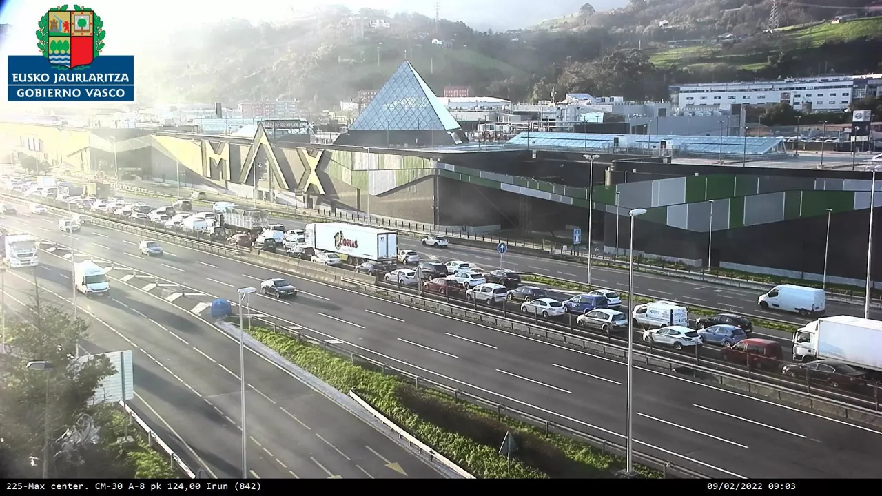 Retenciones en la A8 a la altura de Max Center