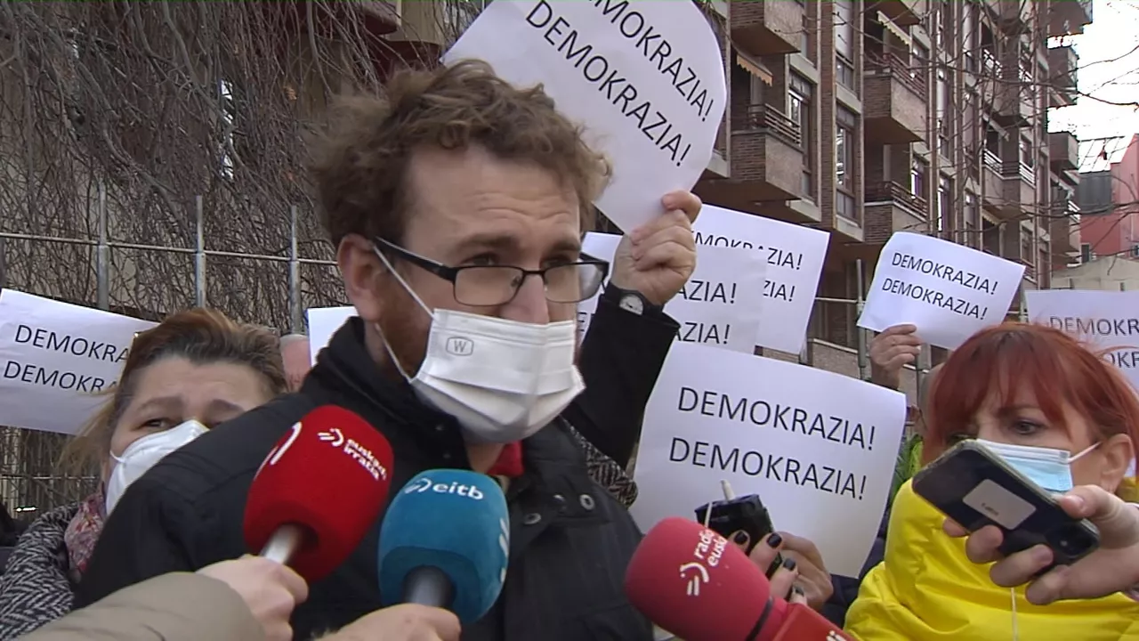 Afiliados de EA en el Parlamento Vasco. Imagen obtenida de un vídeo de EITB Media.