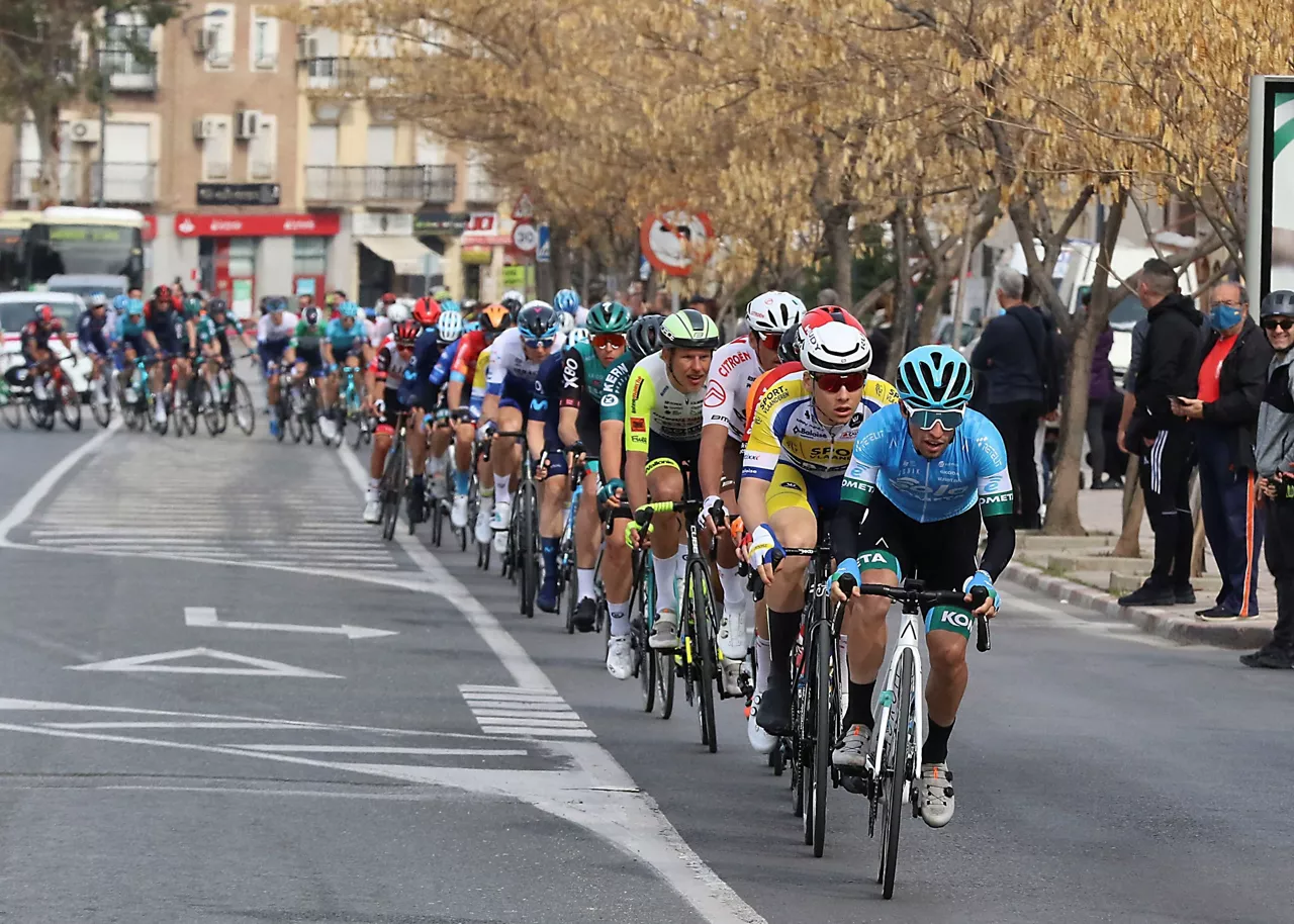 El pelotón en la Vuelta a Andalucía