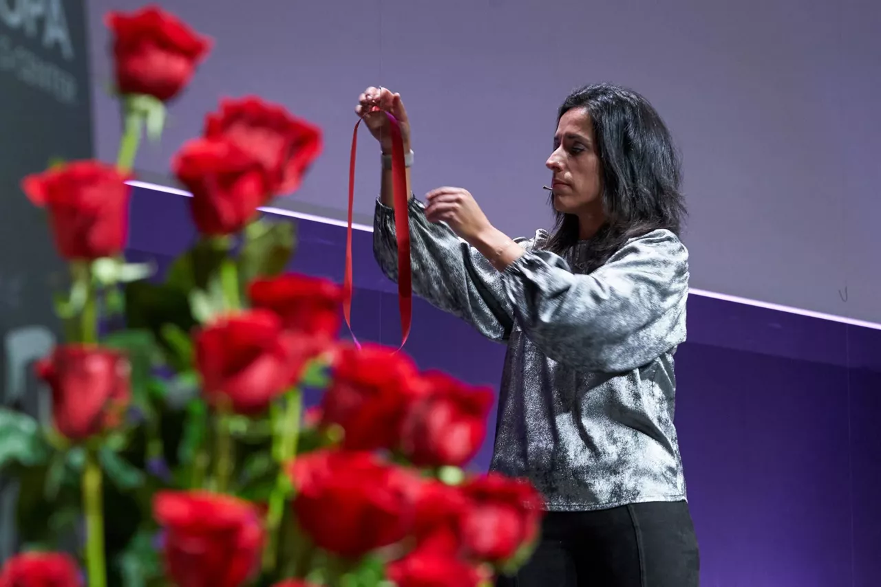 Homenaje de Sara Buesa a su padre. Foto: Efe
