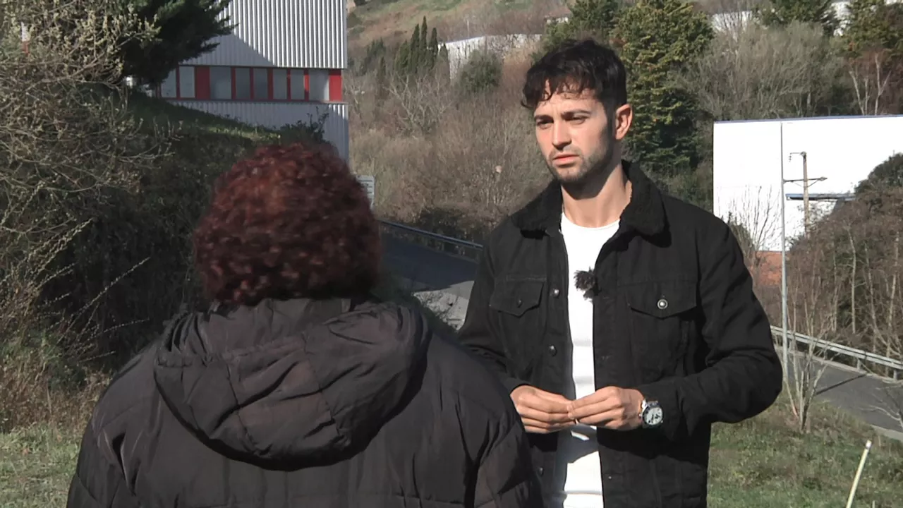 Asier Sánchez junto a una de las víctimas