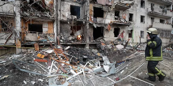 Edificio destruido esta pasada madrugada en Kiev. EFE