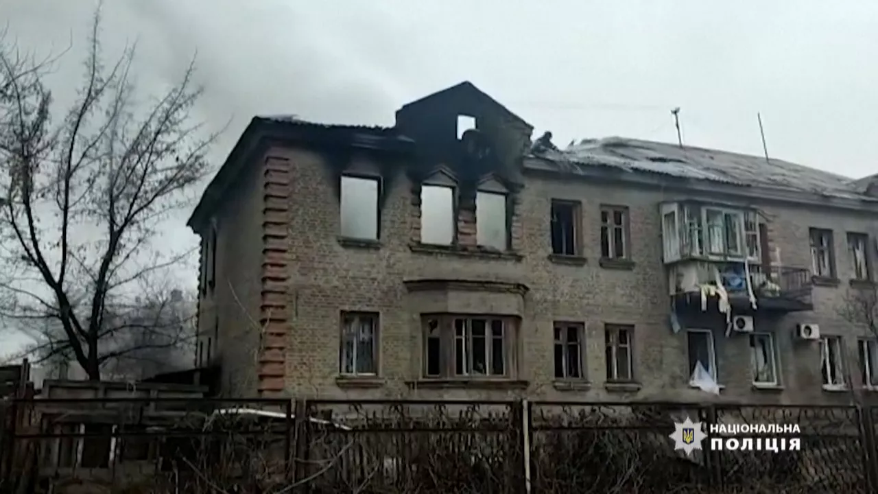Bonbardaketa Mariupolen. Agentzietako bideo batetik ateratako irudia.
