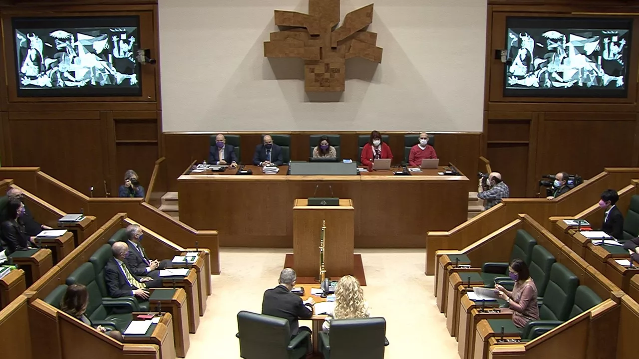 Eusko Legebiltzarra. Legebiltzarreko seinaletik ateratako irudia.