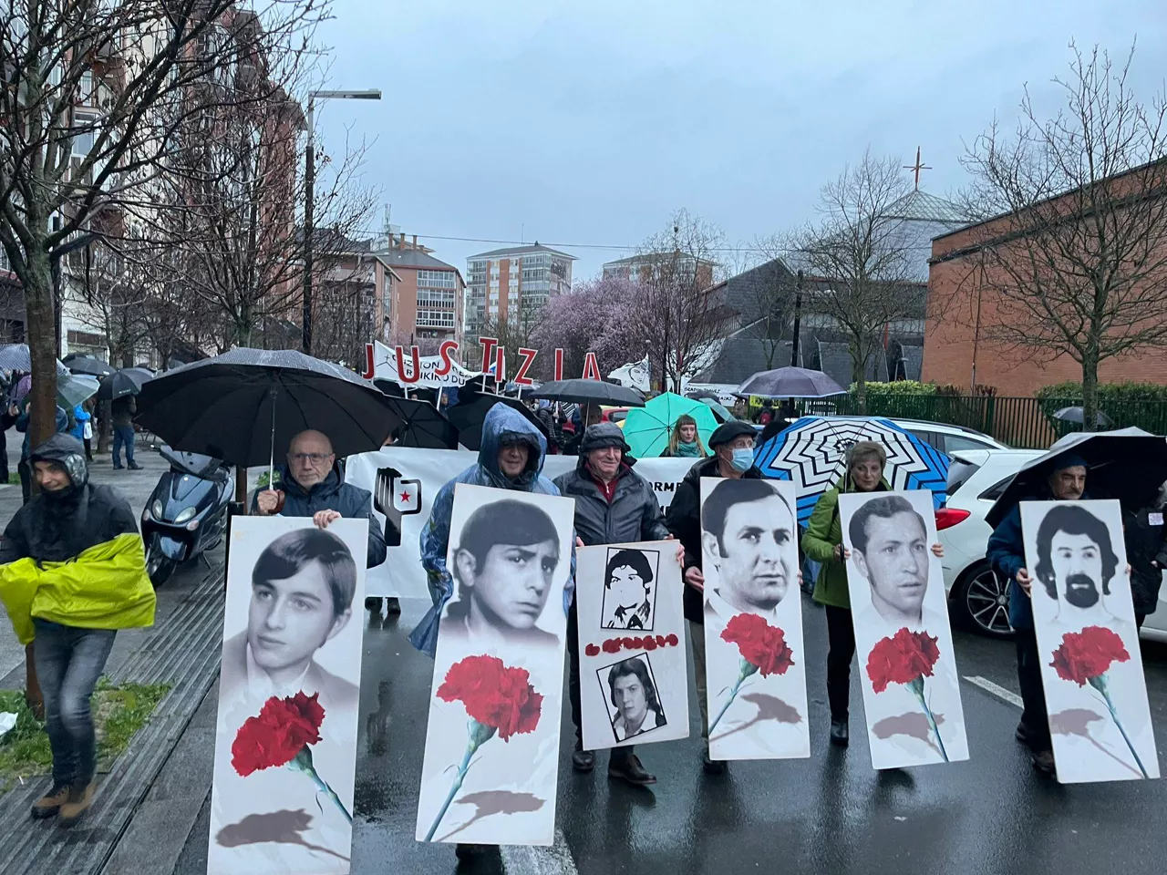 Manifestación en Vitoria-Gasteiz, en recuerdo a las víctimas del 3 de marzo. Foto: Radio Vitoria