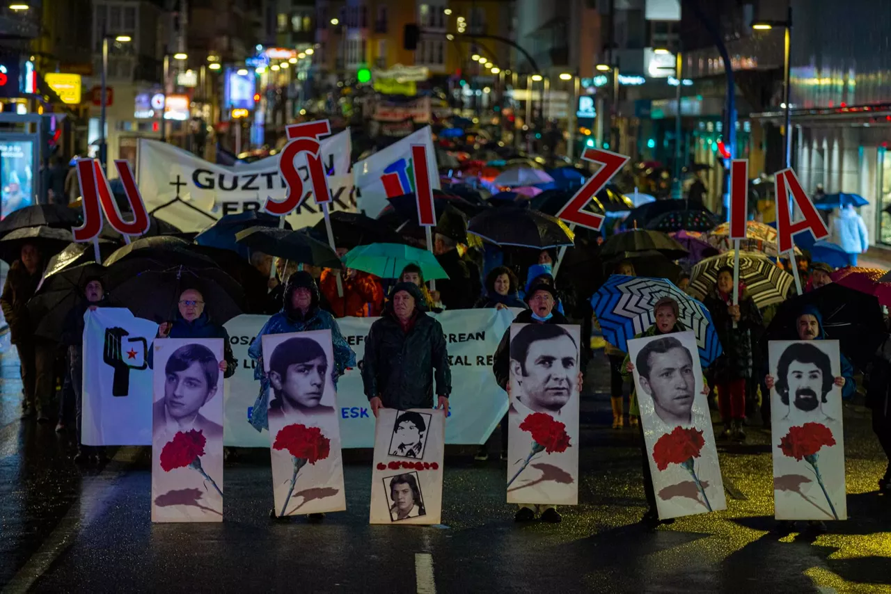victimas-3-marzo-vitoria-gasteiz-martxoak-3-manifestazioa-efe
