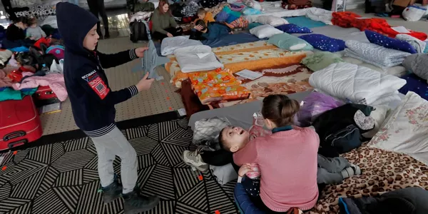 Errefuxiatuak Errumaniako mugan. EFE