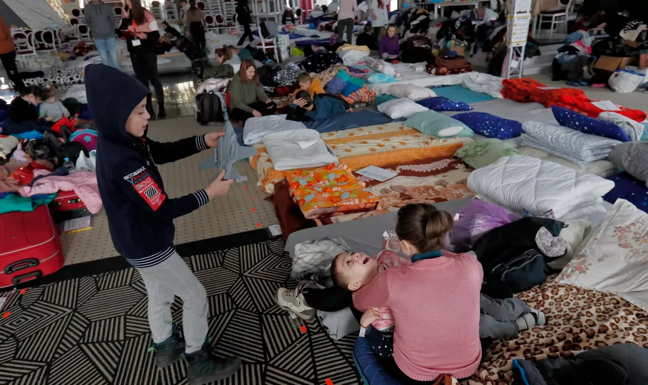 Refugiados en la frontera con Rumania. EFE