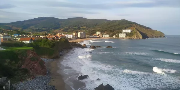 Amanecer en Bakio. Foto: Jabi Sarriugarte