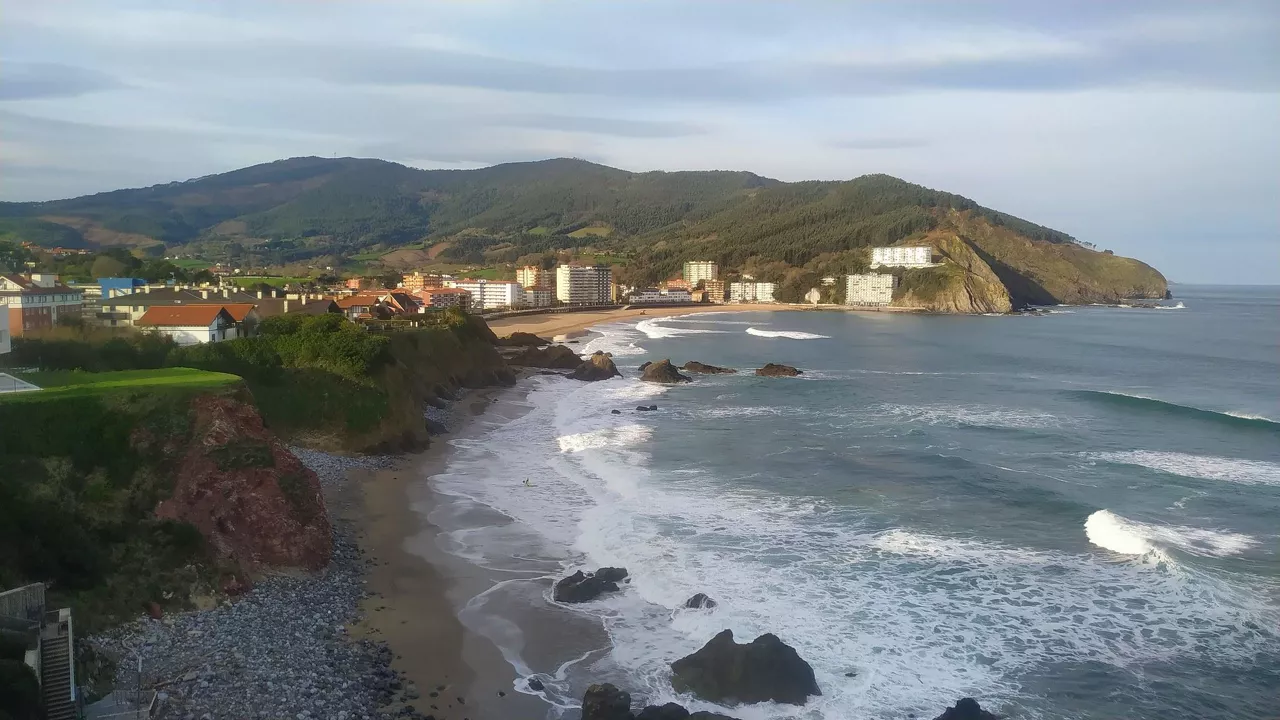Amanecer en Bakio. Foto: Jabi Sarriugarte