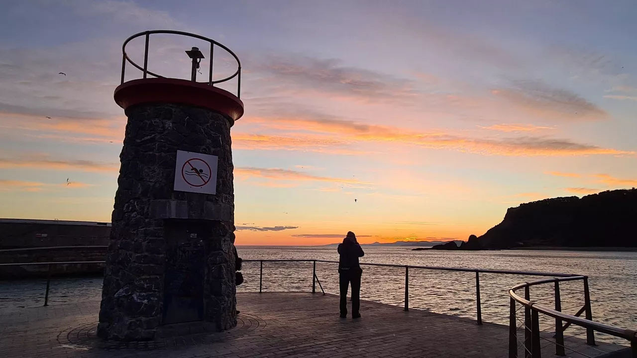 Amanecer en Ondarroa. Foto; Itziar Alberdi