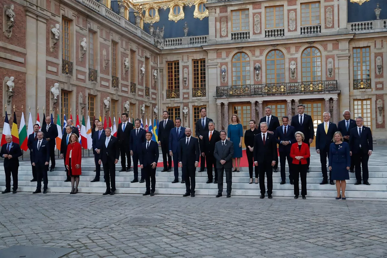 Europar Batasuneko estatuburuak eta gobernuburuak Versaillesen. Argazkia: EFE.