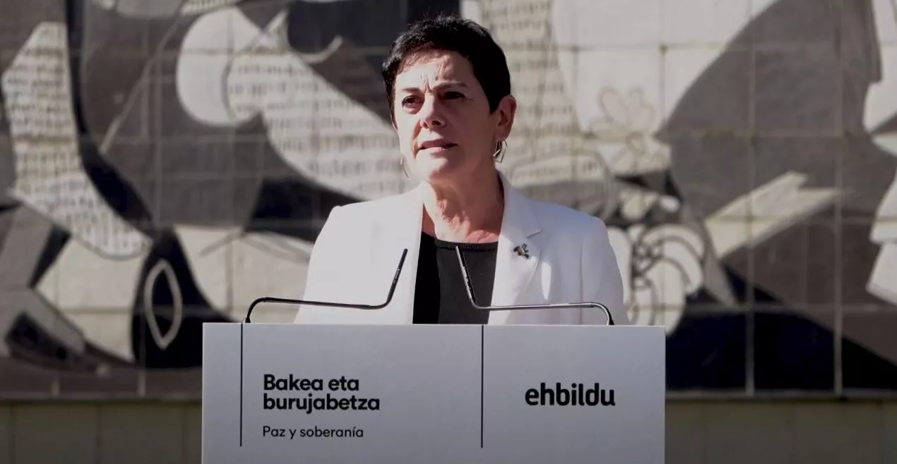 Mertxe Aizpurua, en la presentación del manifiesto en Gernika. Foto: EH Bildu