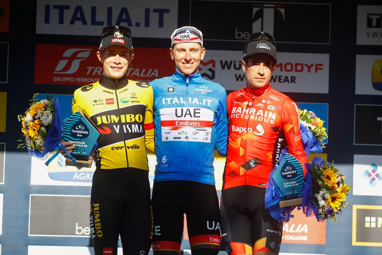 Jonas Vingegaard, Tadej Pogacar eta Mikel Landa Tirreno-Adriatikoko podiumean.