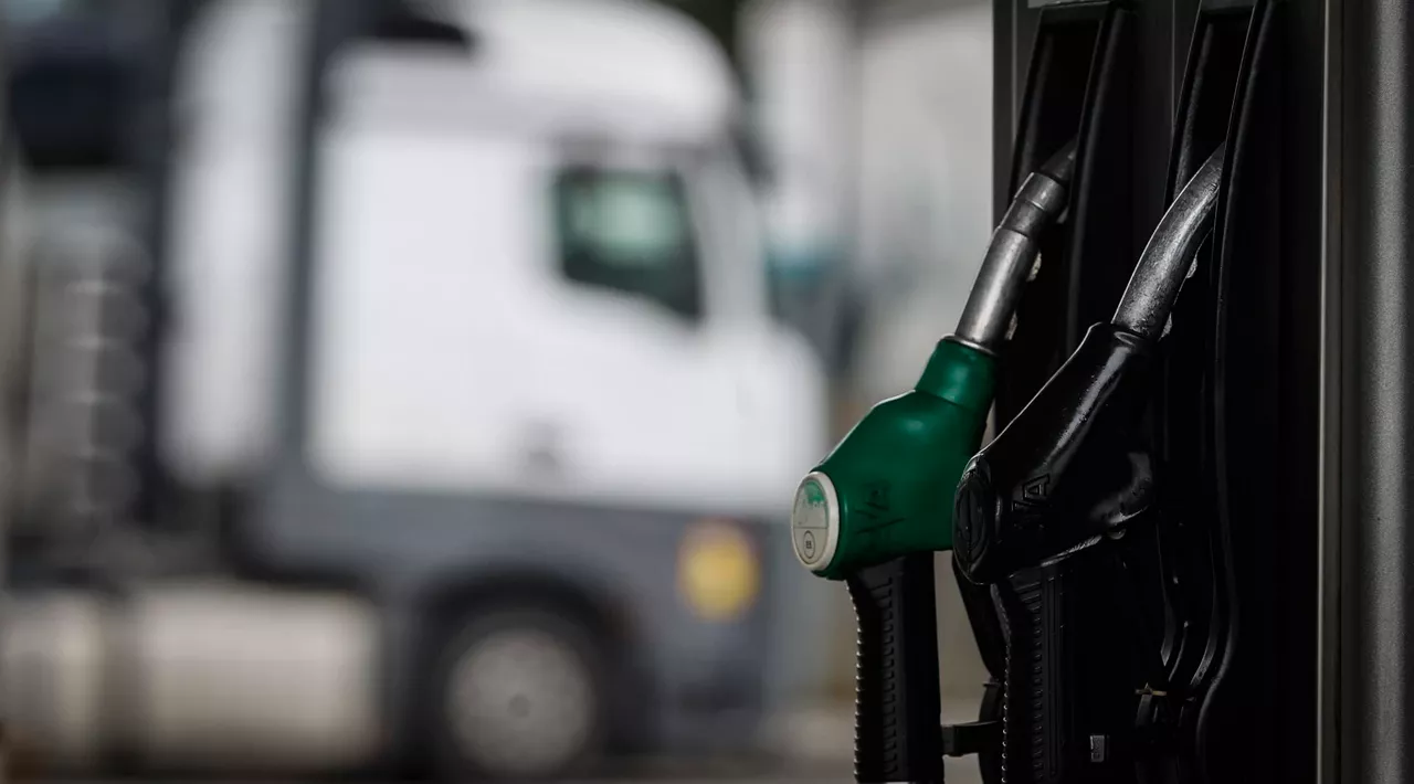 huelga greba camioneros transportitas kamioilari garraiolari gasolina combustible erregaia irun