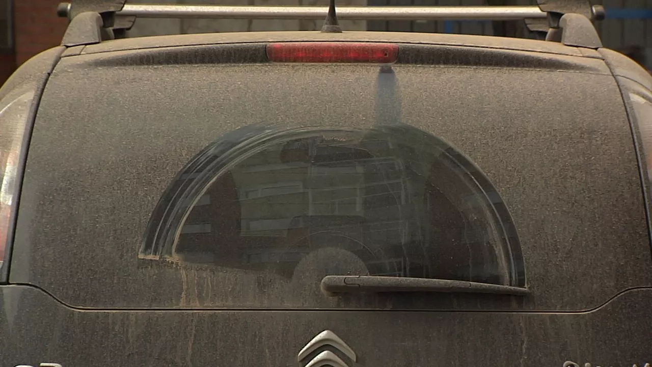 Hondarrez estalitako autoa Gasteizen. EiTB Mediaren bideo batetik ateratako irudia.