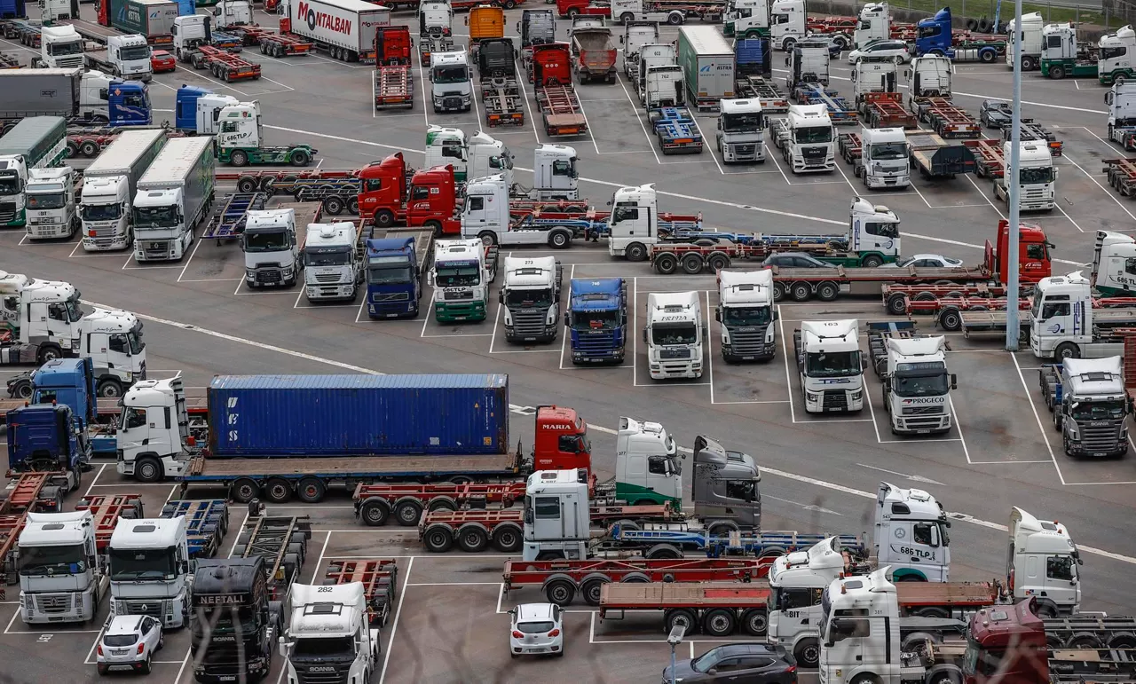 Escasa actividad en el Puerto de Bilbao en la cuarta jornada de paro del transporte. Foto: EFE