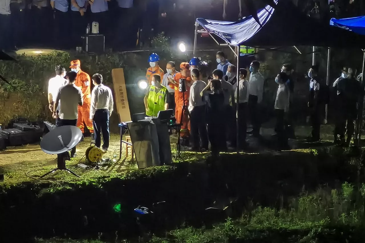 El grupo de rescate esta madrugada.