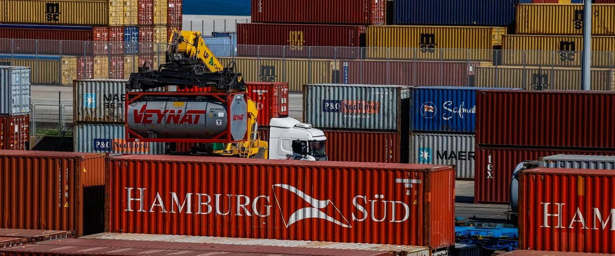 puerto de bilbao contenedores bilboko portua edukiontziak