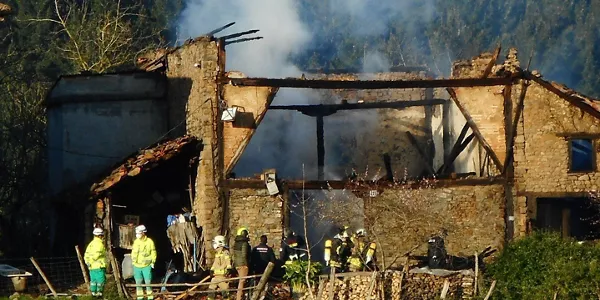  Incendio en un caserío de Okondo. Foto: Bomberos de Álava