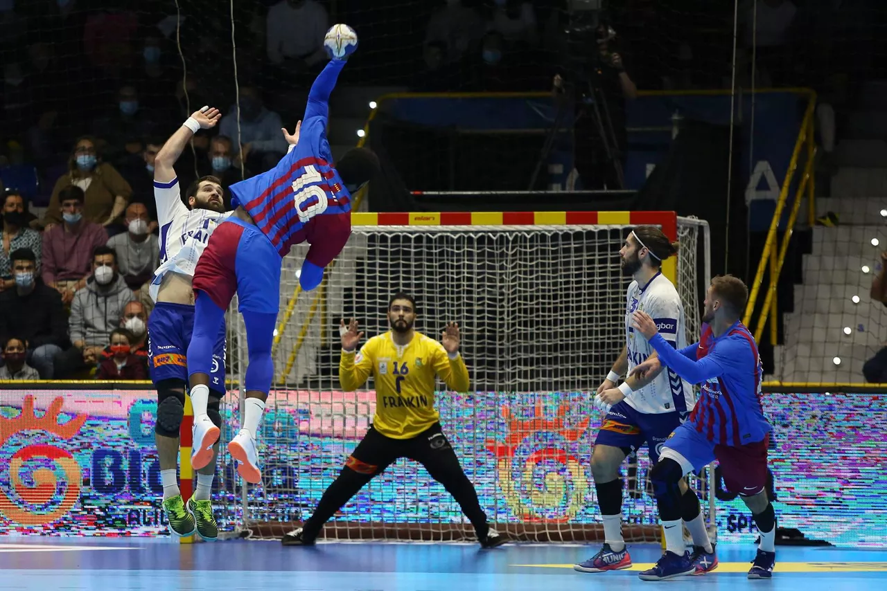 Dika Mem Bartzelonako jokalariaren jaurtiketa baten irudia. Argazkia: Efe.