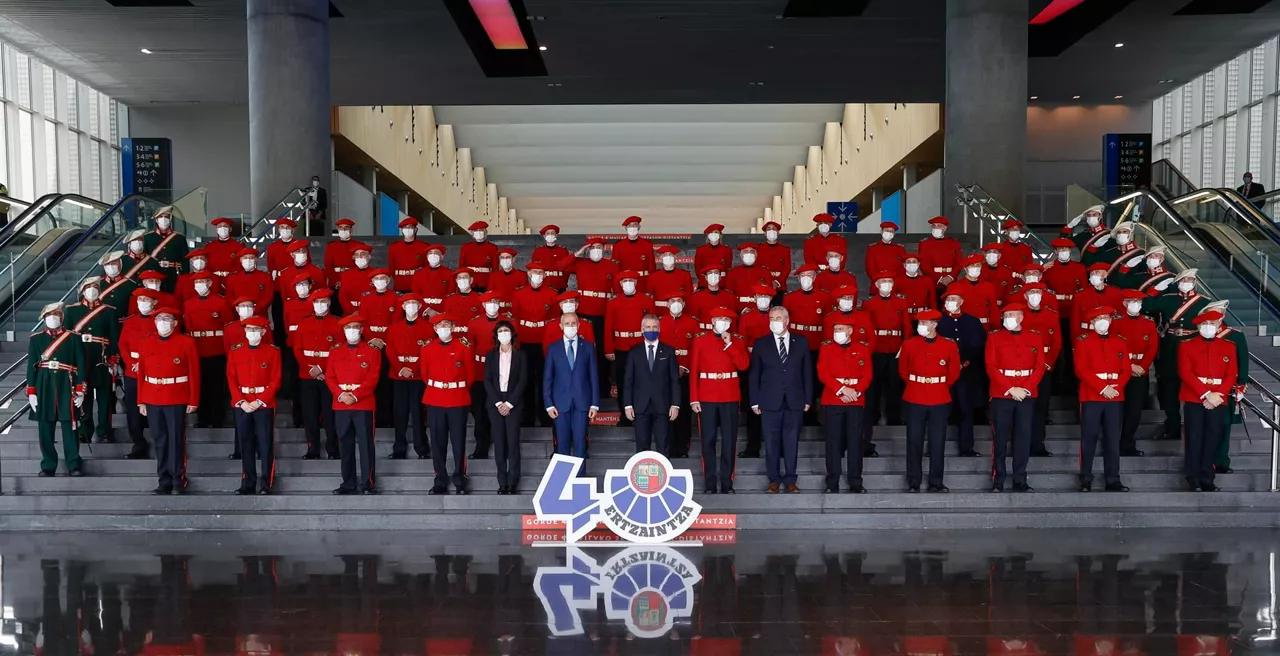 La "foto de familia" realizada hoy en el acto de homenaje.