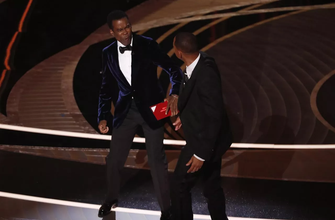 Chris Rock tras recibir una bofetada de Will Smith. Foto: EFE