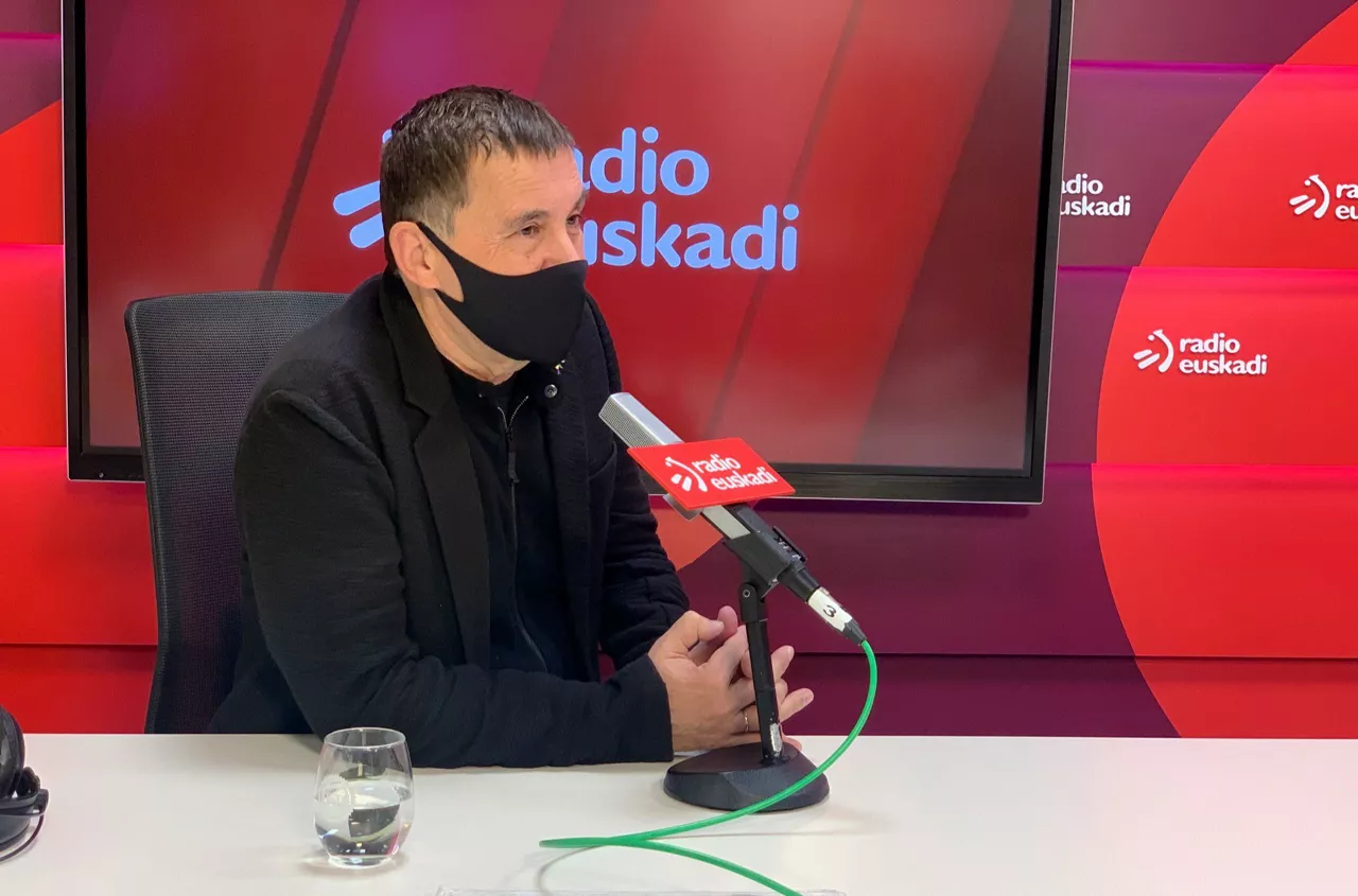 Otegi, en un momento de la entrevista