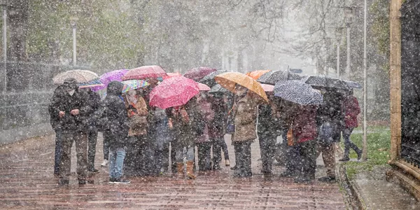 Turistas en La Florida bajo la nieve