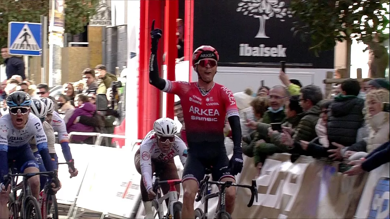 Warren Barguilek eskua altxatu du garaipena lortu ostean