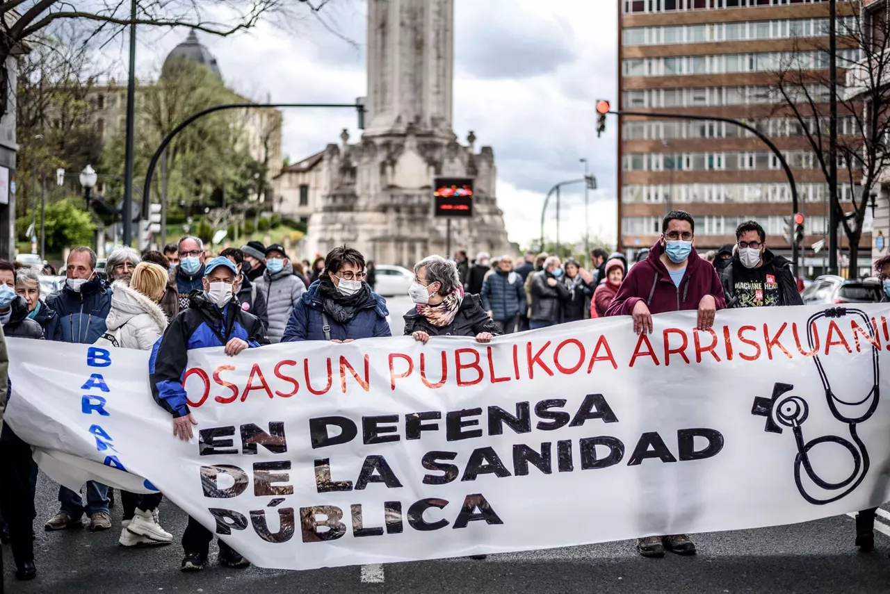 Manifestación en Bilbao en defensa de la sanidad pública. Foto: EFE